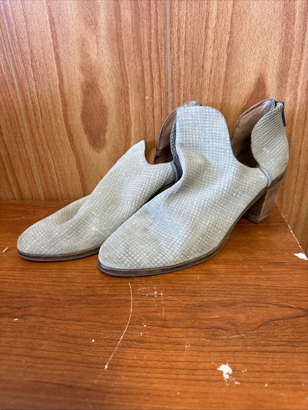 Lucky Brand Grey Gray Leather Ankle Boots Booties 8M 8 Zip Back Close